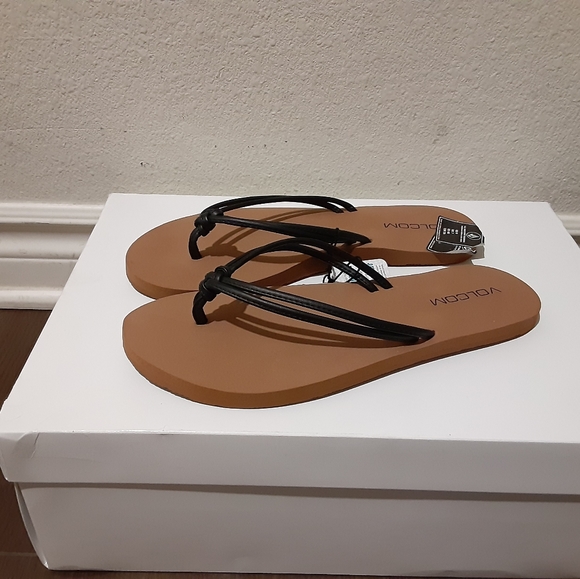 Volcom - Picture 1 of 3